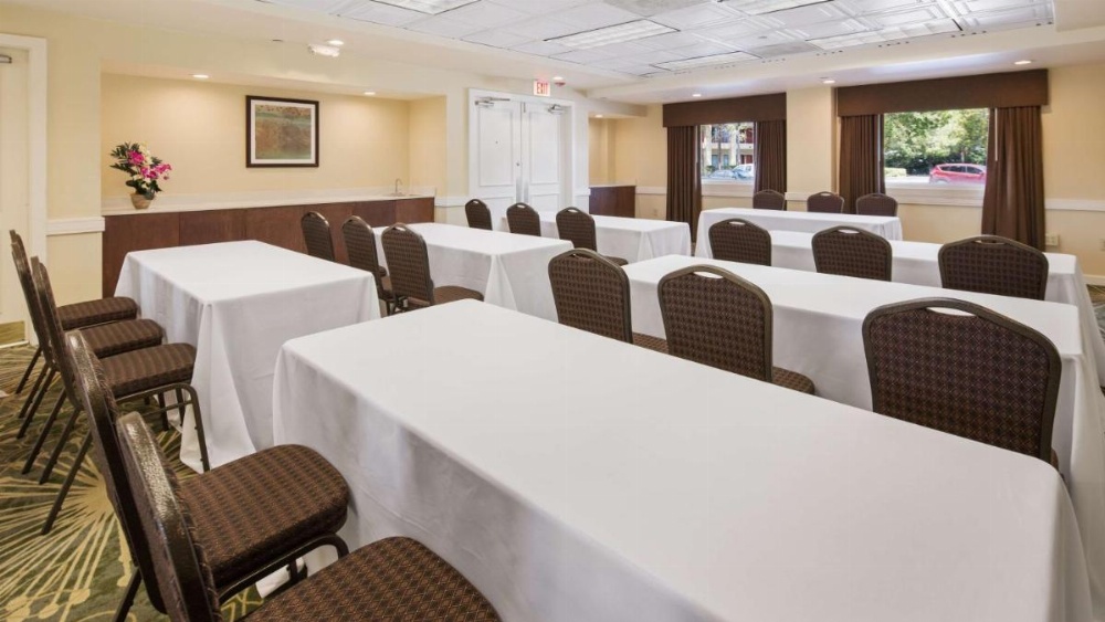 Best Western Plus Deerfield Beach Hotel & Suites Image 12